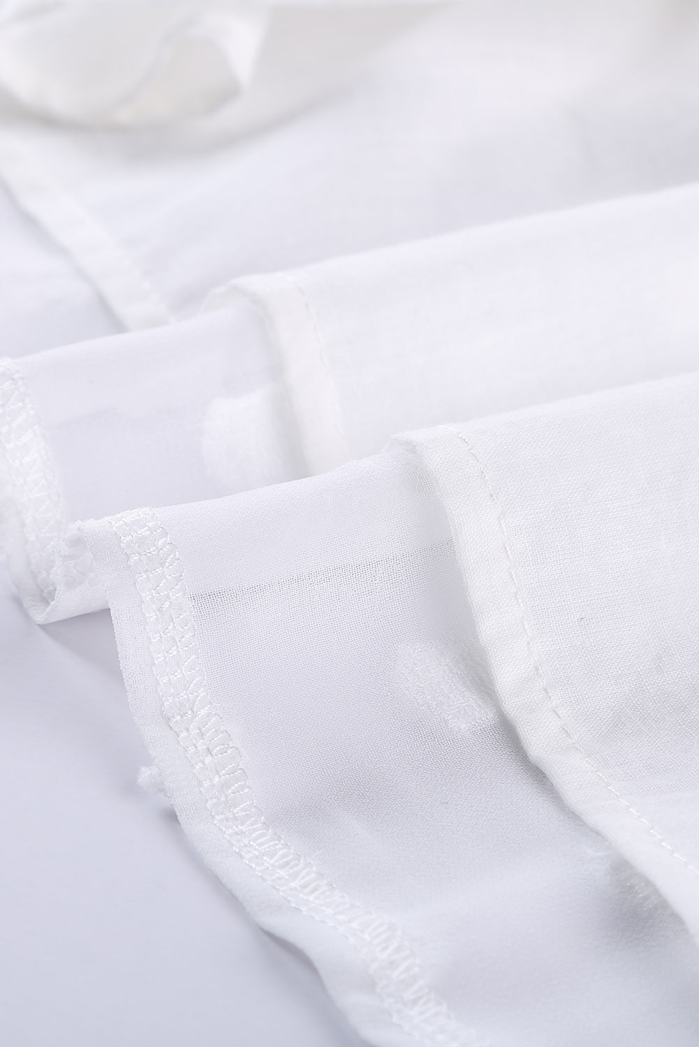 Blusa con manga farol y encaje de lunares