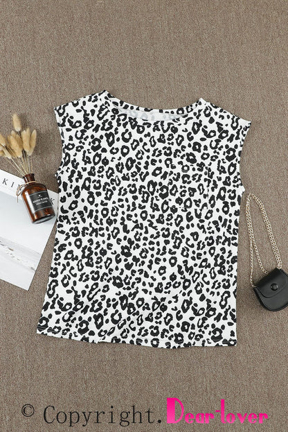 Camiseta con estampado de camuflaje y cuello redondo con bolsillo