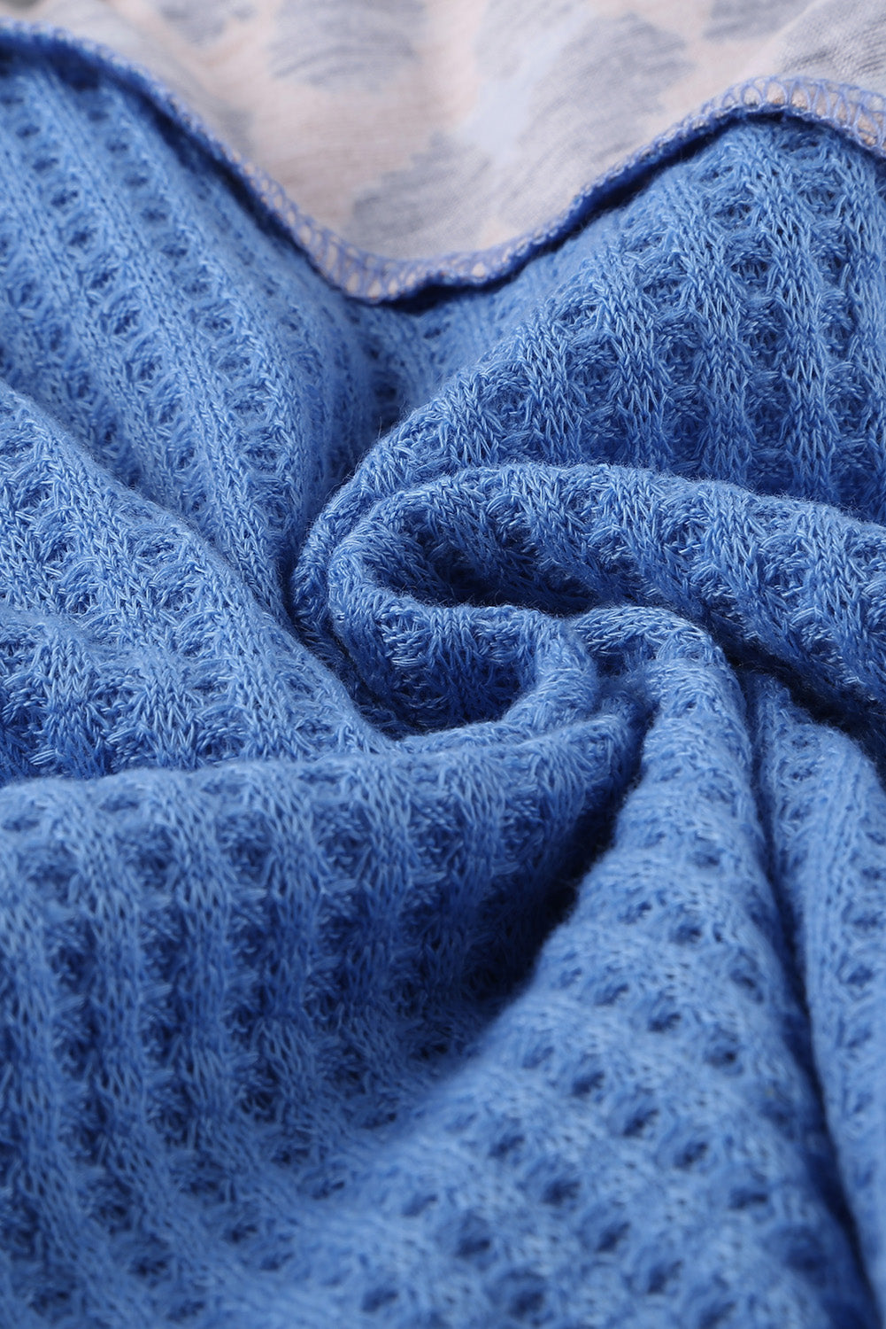 Top de punto con patchwork de leopardo colorblock