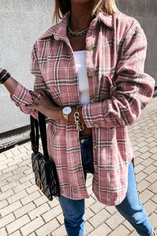 Abrigo camisero con botones y aberturas con estampado de cuadros