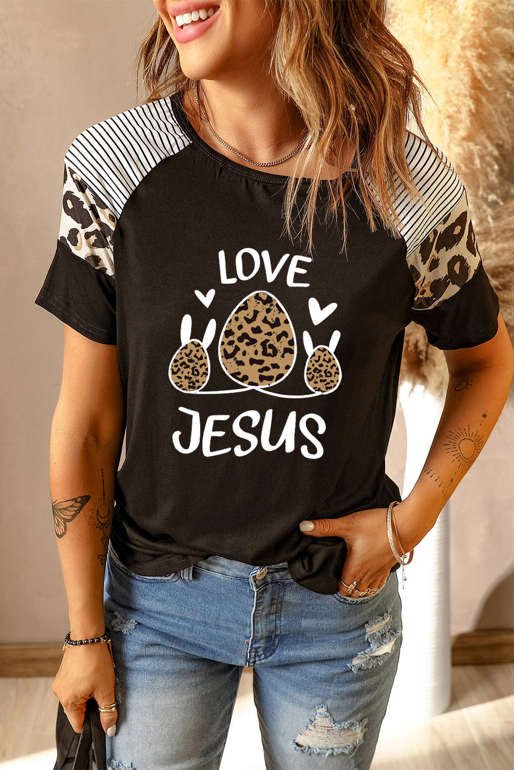 Camiseta de mujer de manga corta con estampado de leopardo a rayas