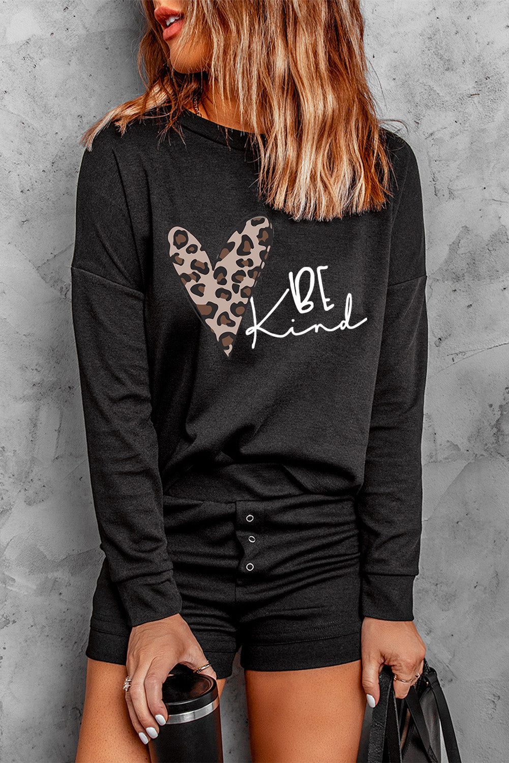 Ensemble deux pièces haut à manches tombantes et short en tricot côtelé gris