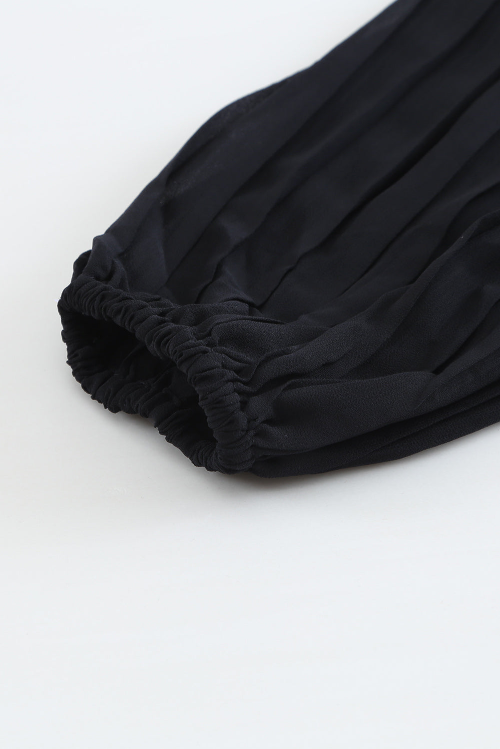 Mini-robe plissée en dentelle patchwork à manches lanternes