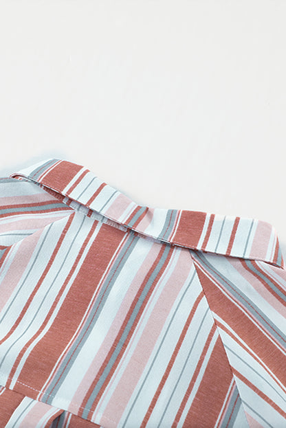 Chemise boutonnée rayée à poches et fentes 