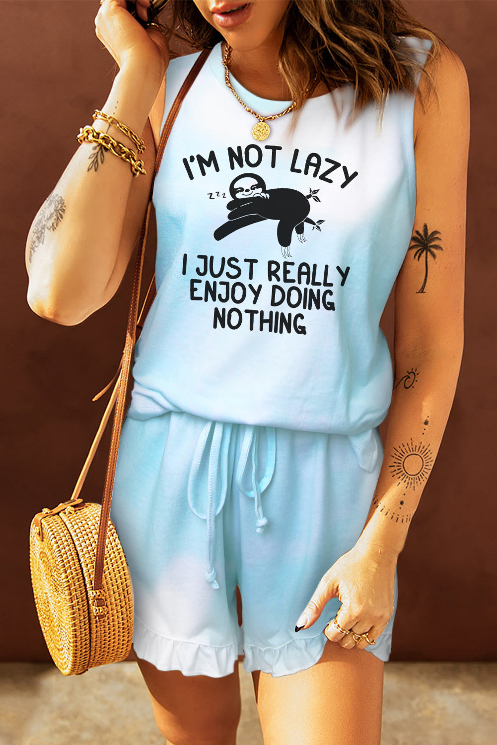 Débardeur bleu clair et short à volants 