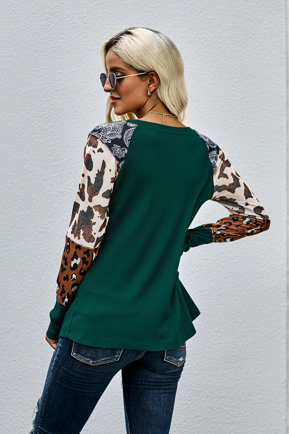 Haut en tricot gaufré à imprimés multiples et manches color-block 