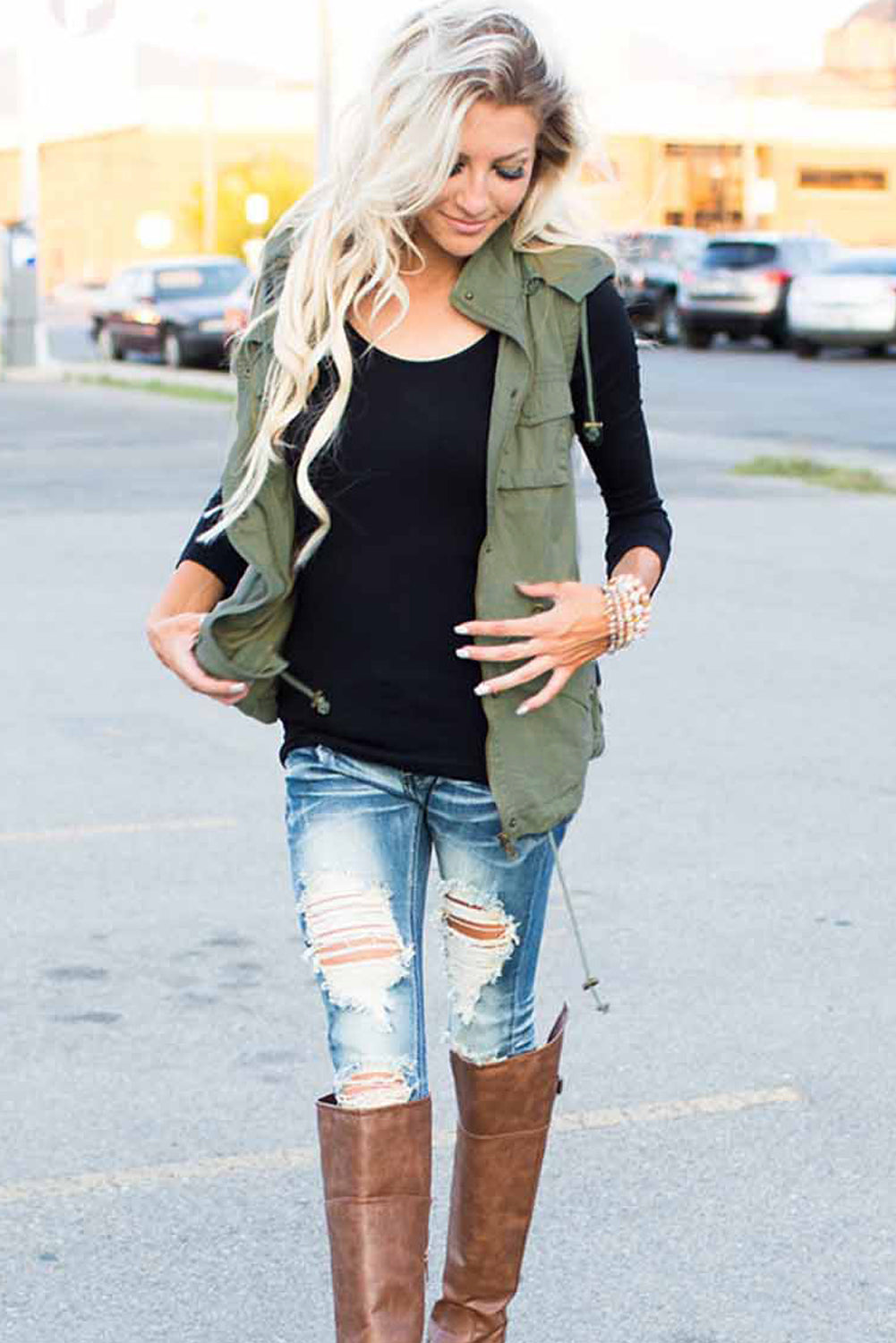 Chaleco con capucha y espalda azteca verde oliva