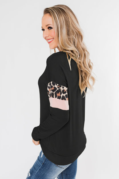 Blusa con bolsillo de rayas de leopardo de manga larga en color menta