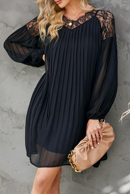 Mini-robe plissée en dentelle patchwork à manches lanternes