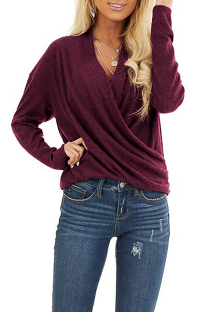 Haut à manches longues et col en V avec ourlet torsadé irrégulier