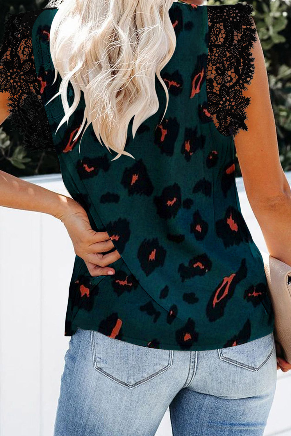 Camiseta sin mangas con hombros descubiertos y encaje estampado