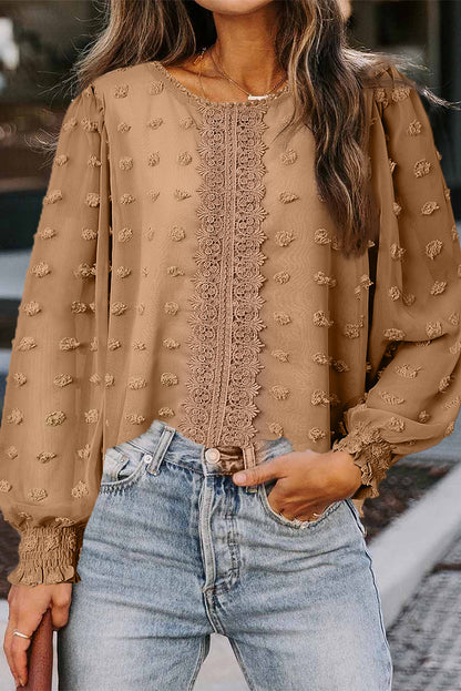 Blusa con manga farol y encaje de lunares