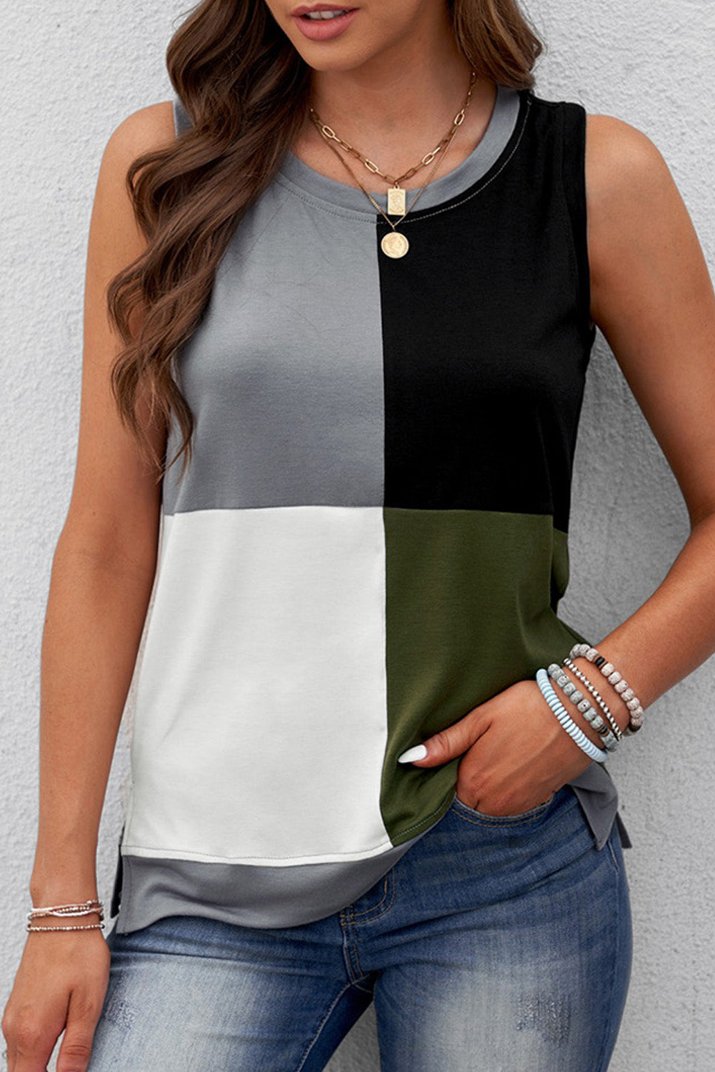 Camiseta sin mangas con cuello redondo color rojo vino