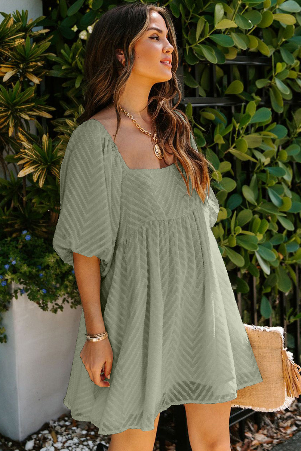 Mini-robe babydoll à col carré et manches bouffantes