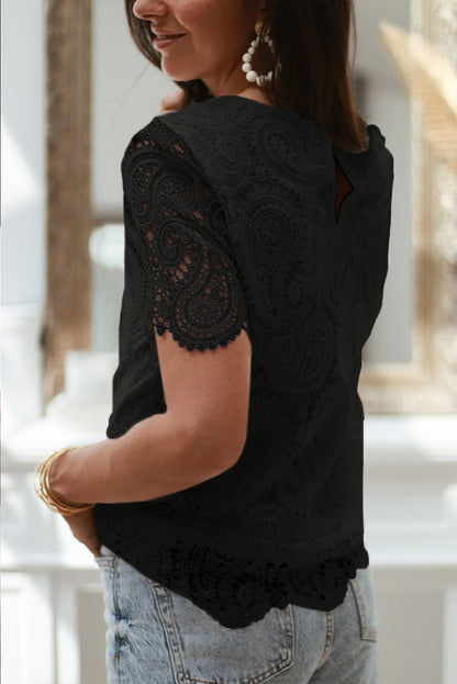 Haut décontracté à manches courtes avec superposition de dentelle et de crochet 