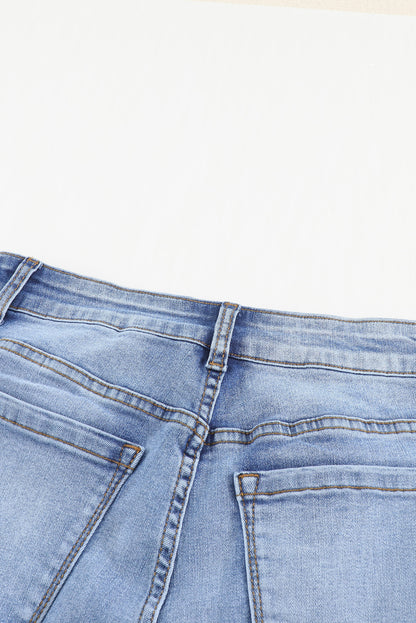 Jeans ajustados al tobillo desgastados con lavado medio