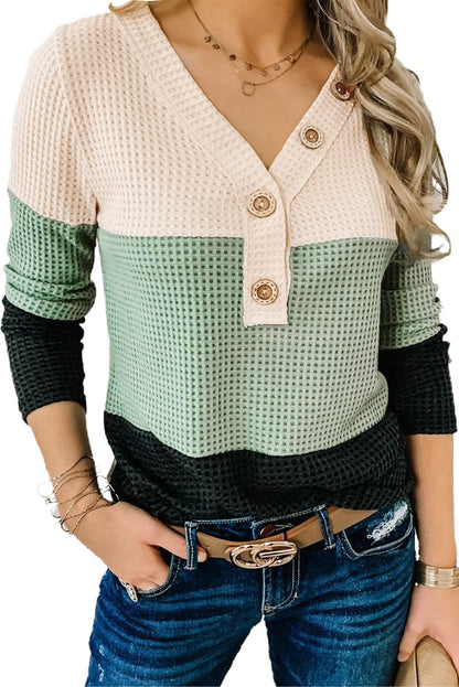 Pull en maille gaufrée à boutons et col en V