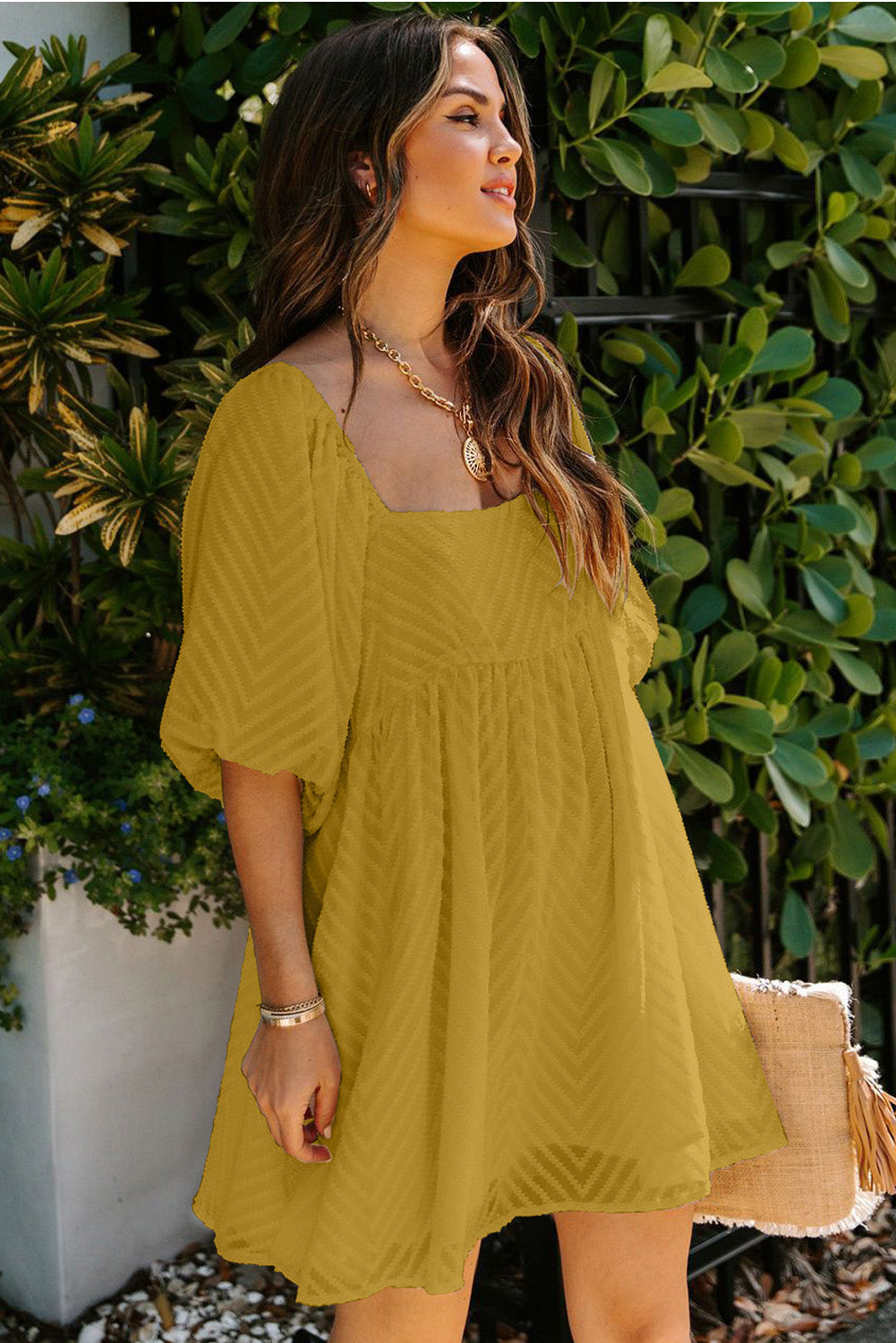 Mini-robe babydoll à col carré et manches bouffantes