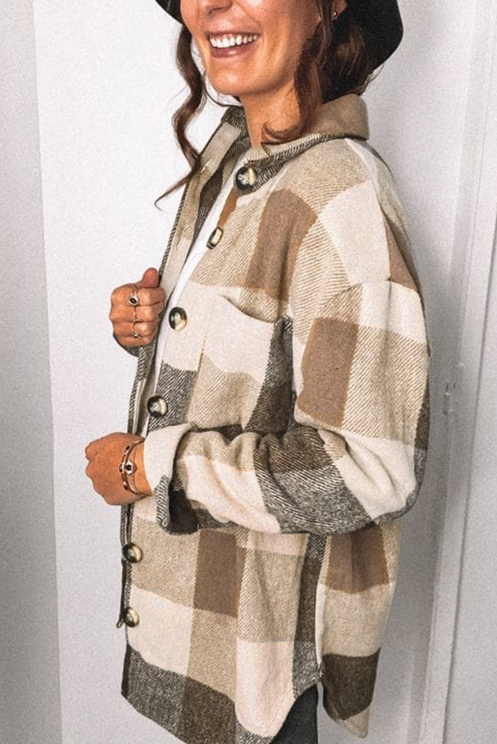 Veste boutonnée à manches longues et poches à carreaux 