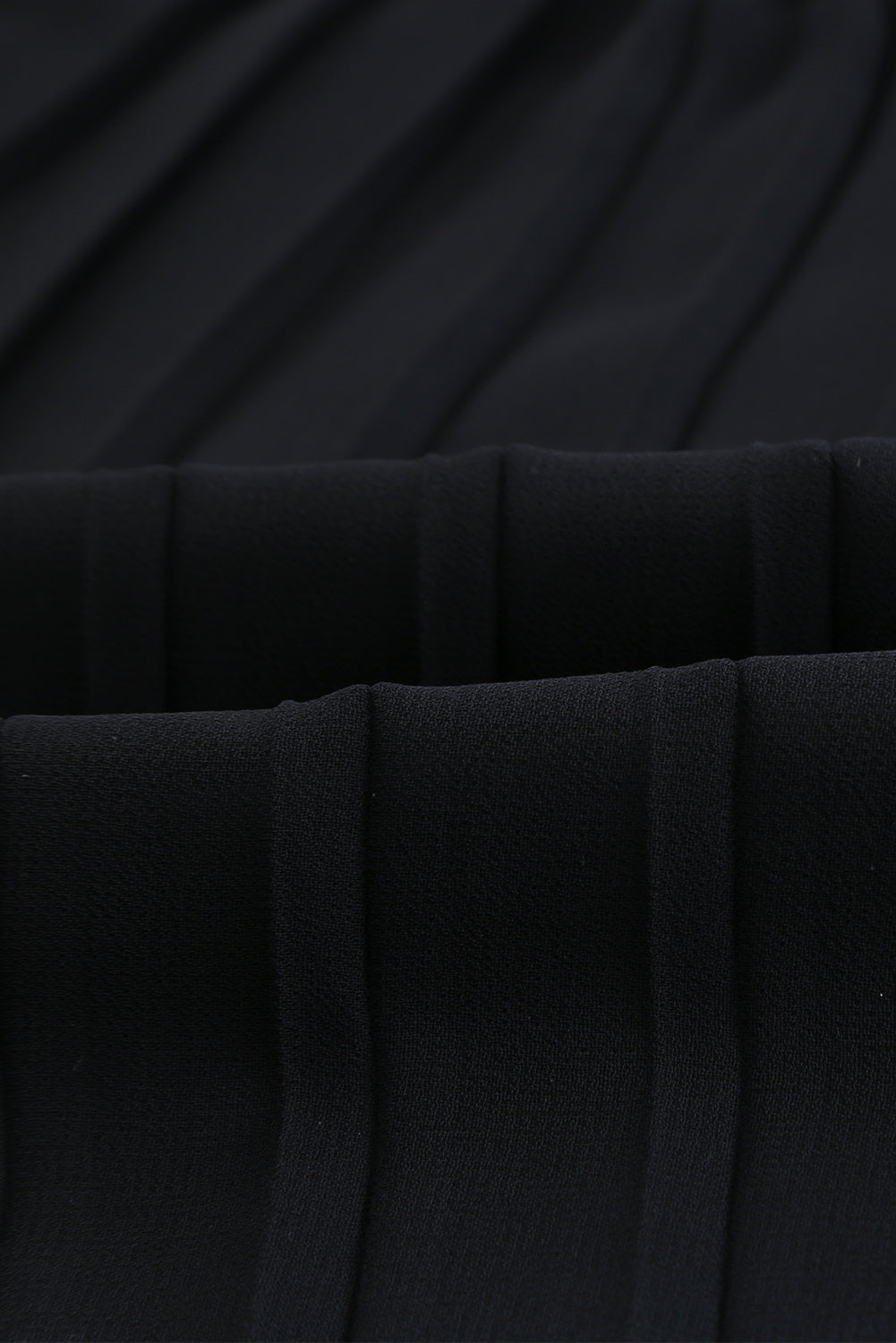 Mini-robe plissée en dentelle patchwork à manches lanternes