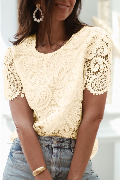 Haut décontracté à manches courtes avec superposition de dentelle et de crochet 
