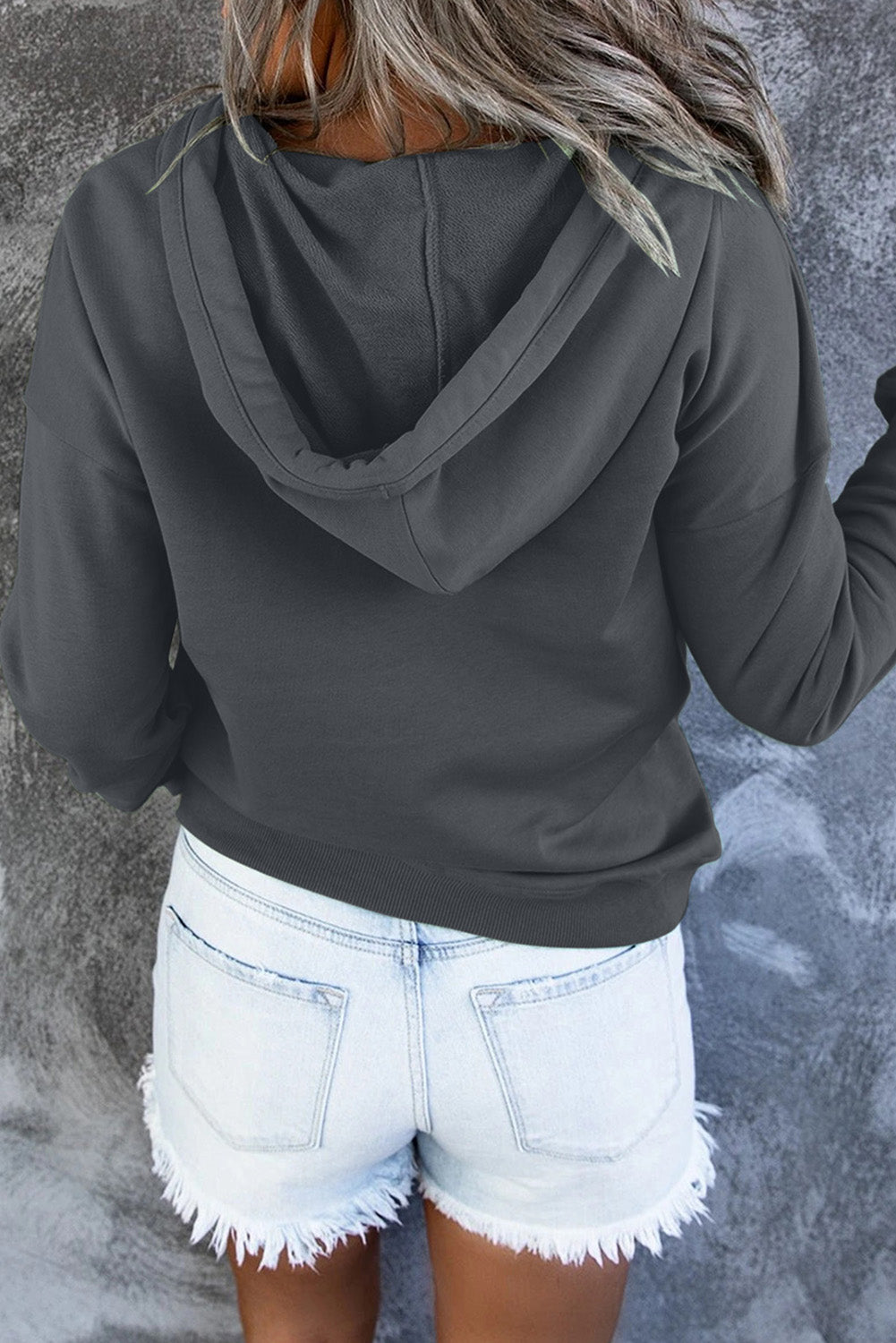 Sweat à capuche à boutons-pression avec poche