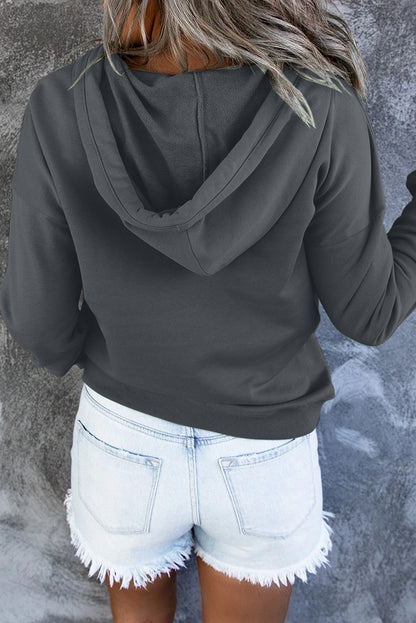 Sweat à capuche à boutons-pression avec poche