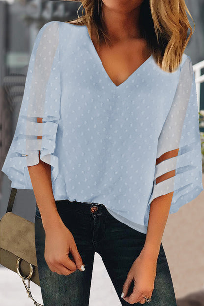 Blusa de lunares suizos con manga kimono y rayas de malla con cuello en V