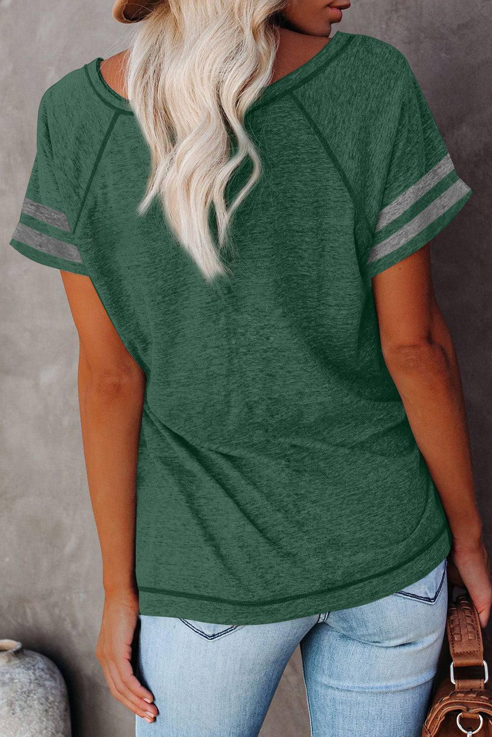 Camiseta con manga a rayas y bloques de color