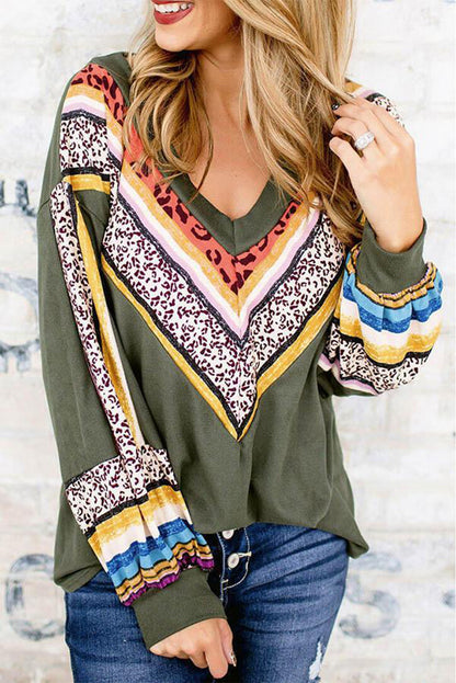 Top de manga larga con cuello en V y estampado de leopardo a rayas