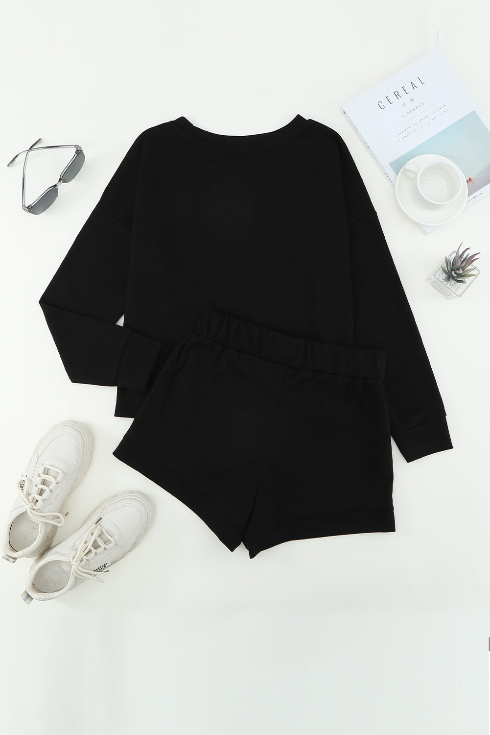 Ensemble deux pièces haut à manches tombantes et short en tricot côtelé gris