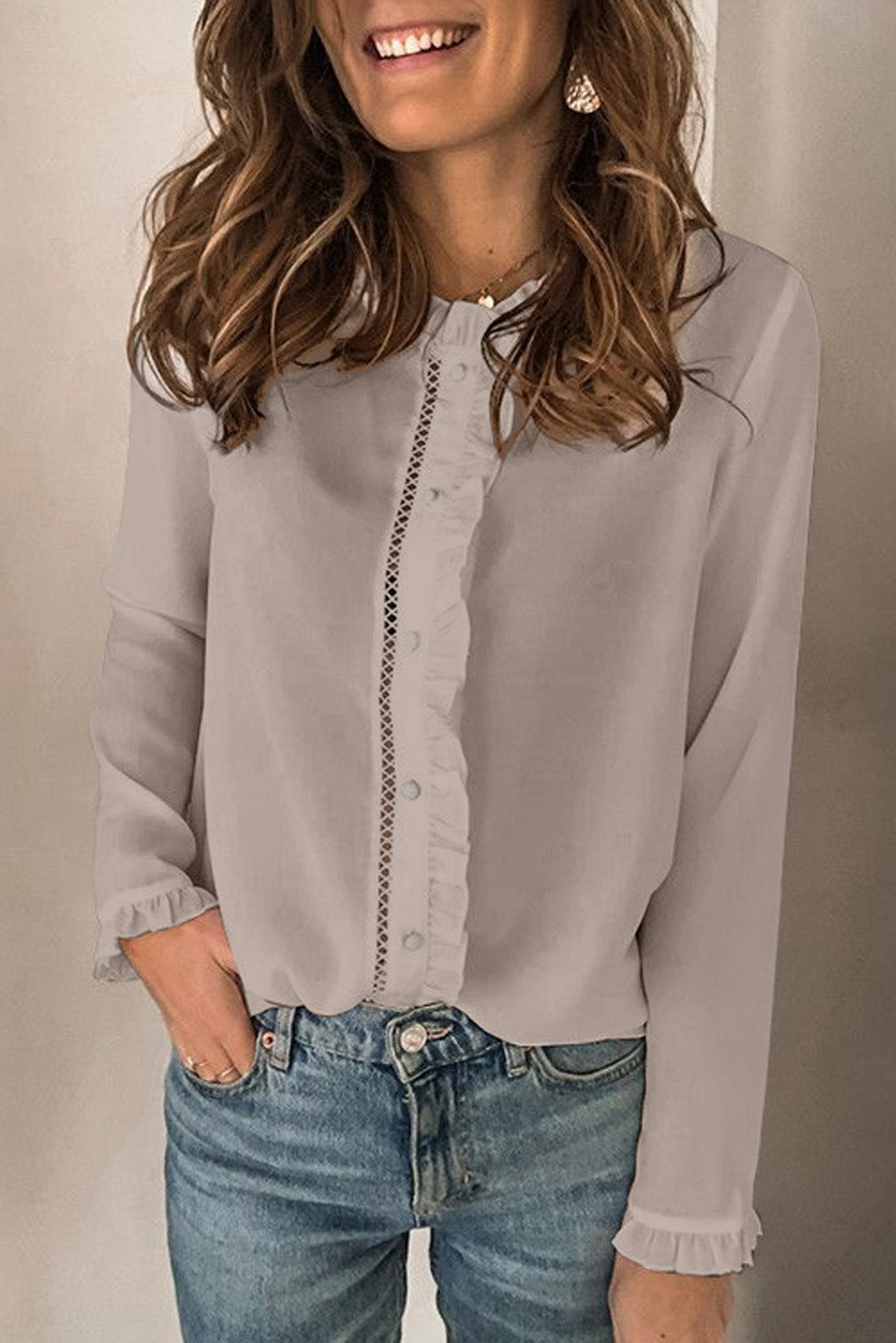 Chemise française boutonnée à encolure volantée