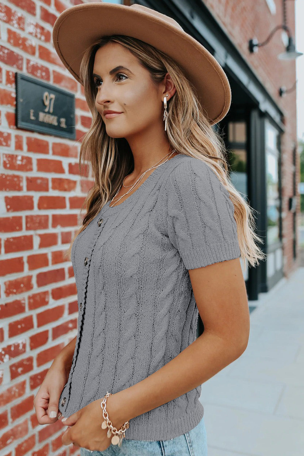 Top caqui de punto de ochos con botones y manga corta