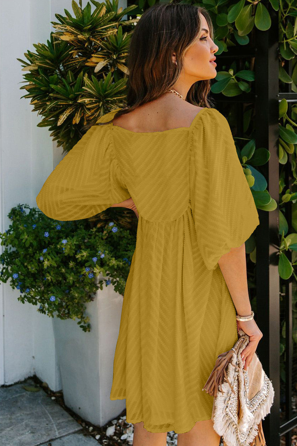 Mini-robe babydoll à col carré et manches bouffantes