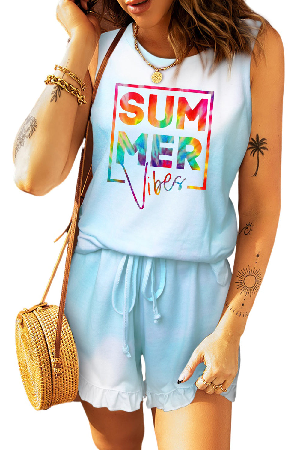 Débardeur bleu clair et short à volants 