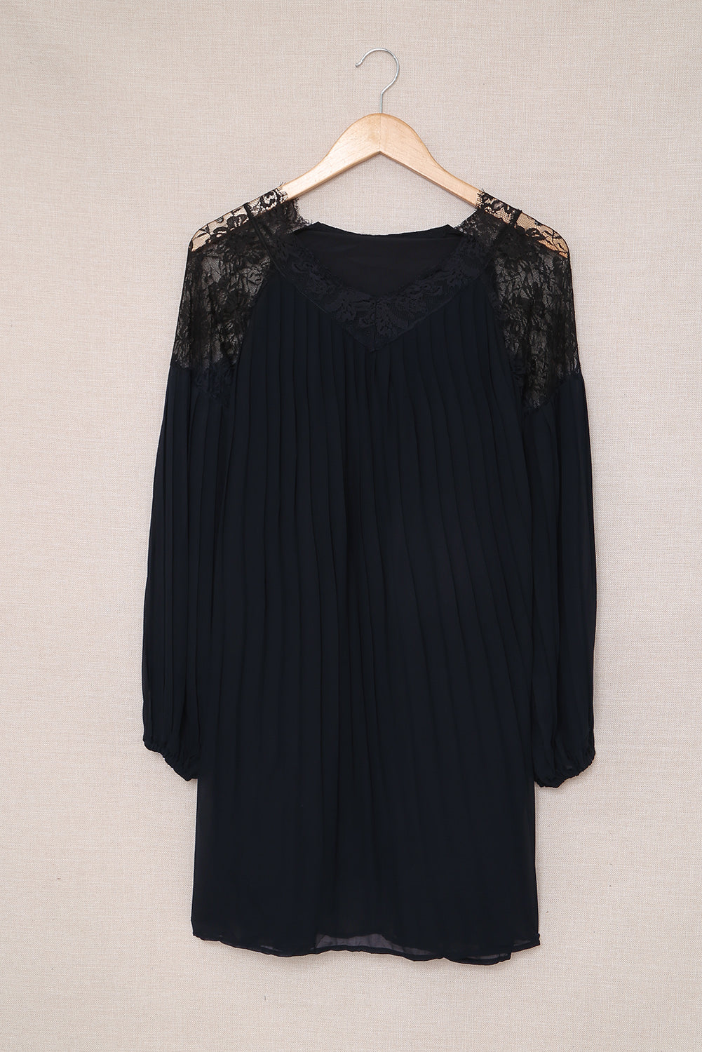 Mini-robe plissée en dentelle patchwork à manches lanternes