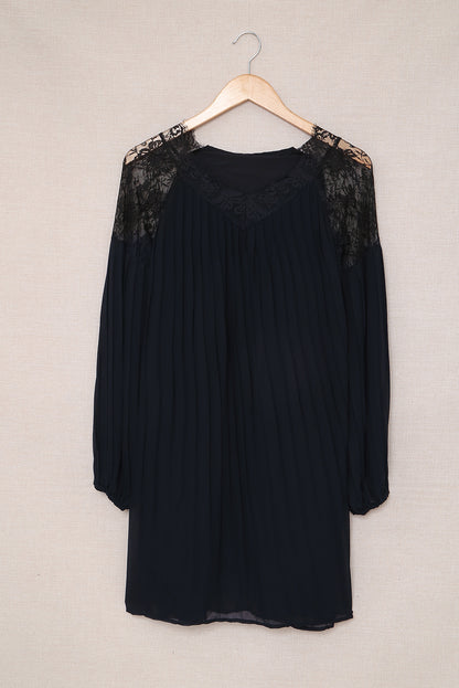 Mini-robe plissée en dentelle patchwork à manches lanternes