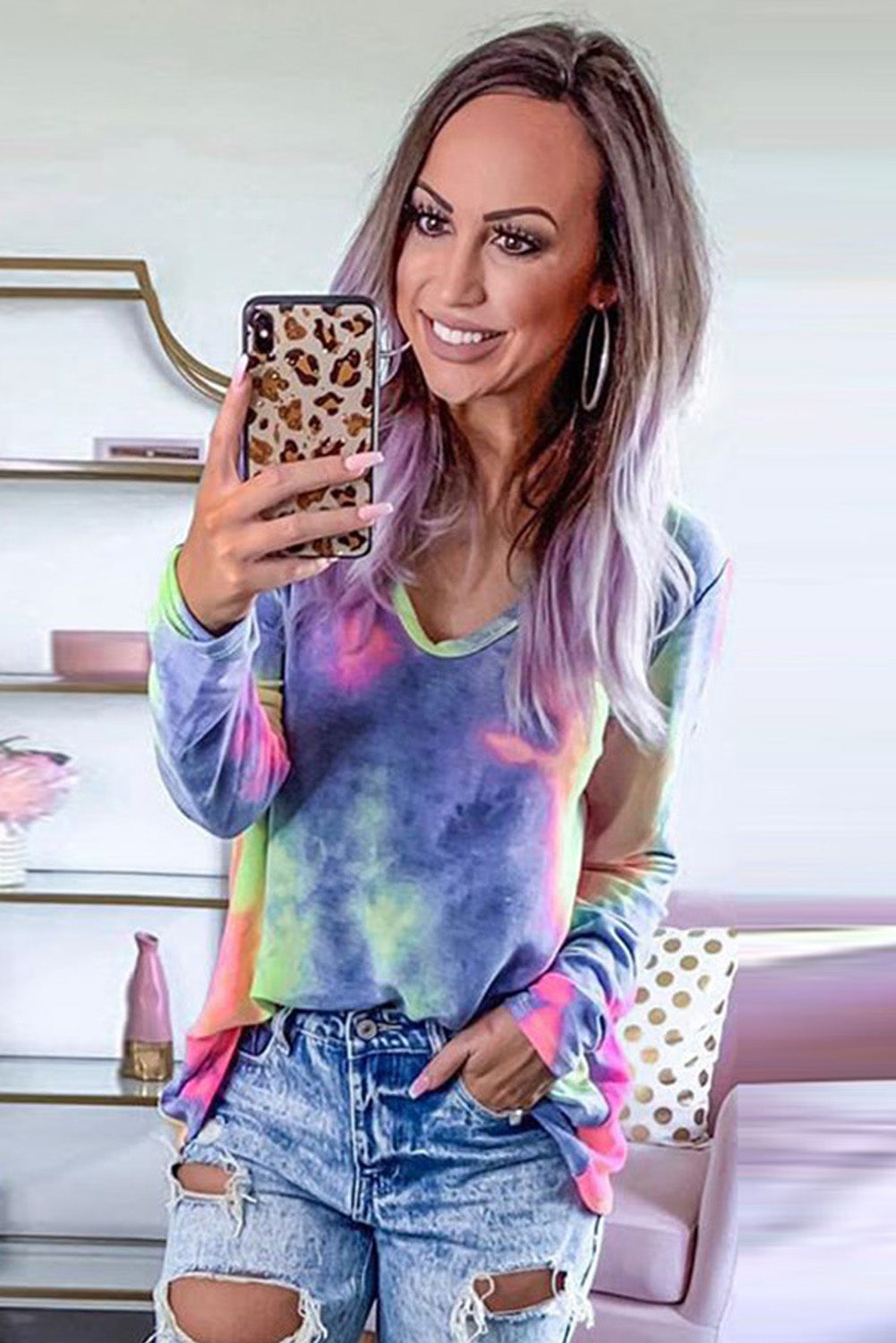 Top de manga larga con cuello en V tie-dye