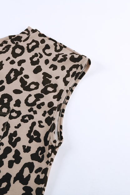 Camiseta con estampado de camuflaje y cuello redondo con bolsillo