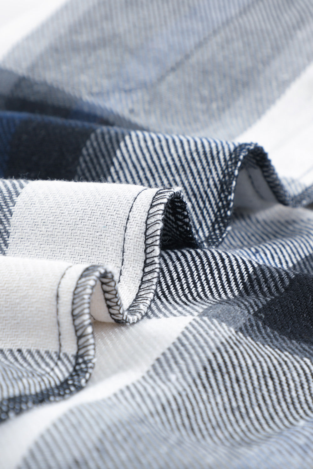 Abrigo estilo camisa con botones y estampado de cuadros caqui con bolsillo 