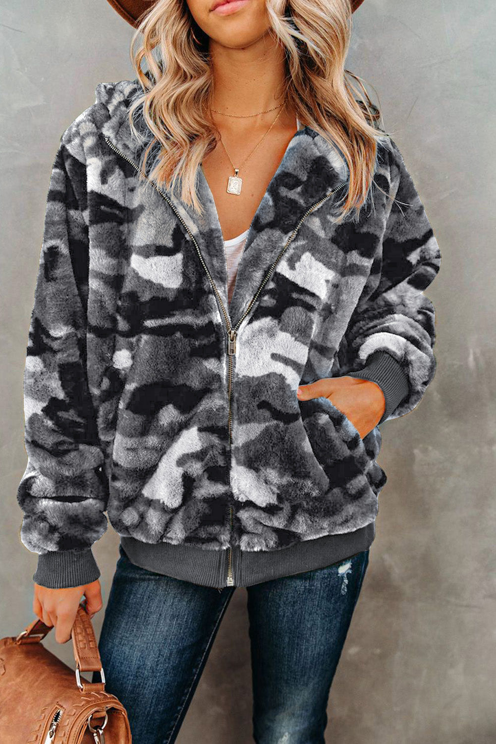 Manteau polaire à capuche et poches zippées à imprimé camouflage 