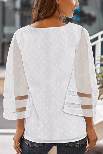 Blusa de lunares suizos con manga kimono y rayas de malla con cuello en V