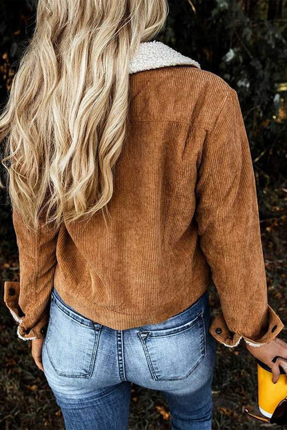 Chaqueta de pana con forro de sherpa verde militar