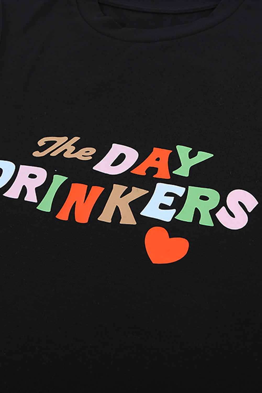 Camiseta sin mangas con estampado de letras The DAY DRINKERS
