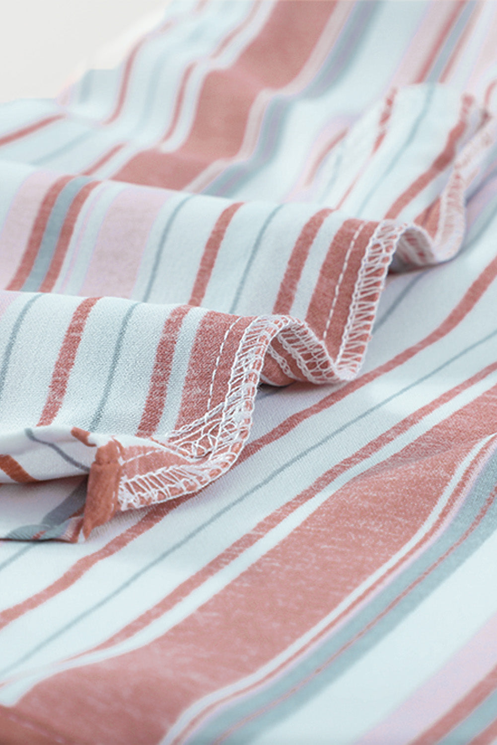 Chemise boutonnée rayée à poches et fentes 