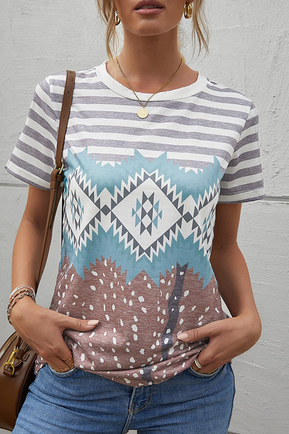Camiseta a rayas con estampado mixto de puntos aztecas