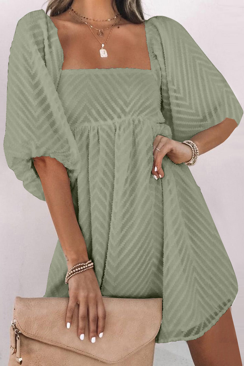 Mini-robe babydoll à col carré et manches bouffantes