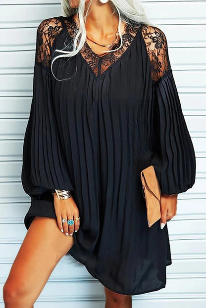 Mini-robe plissée en dentelle patchwork à manches lanternes