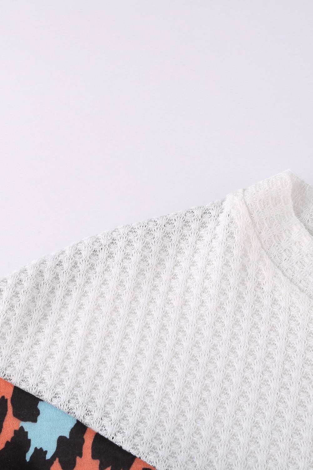 Top de punto con patchwork de leopardo colorblock