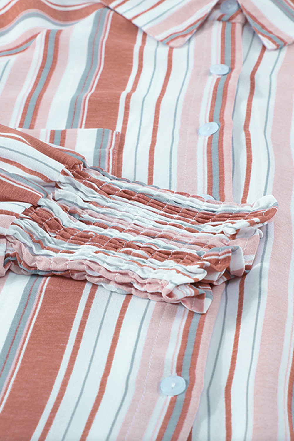 Chemise boutonnée rayée à poches et fentes 